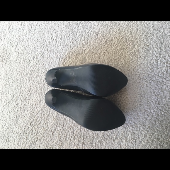 Black pumps - Picture 2 of 2